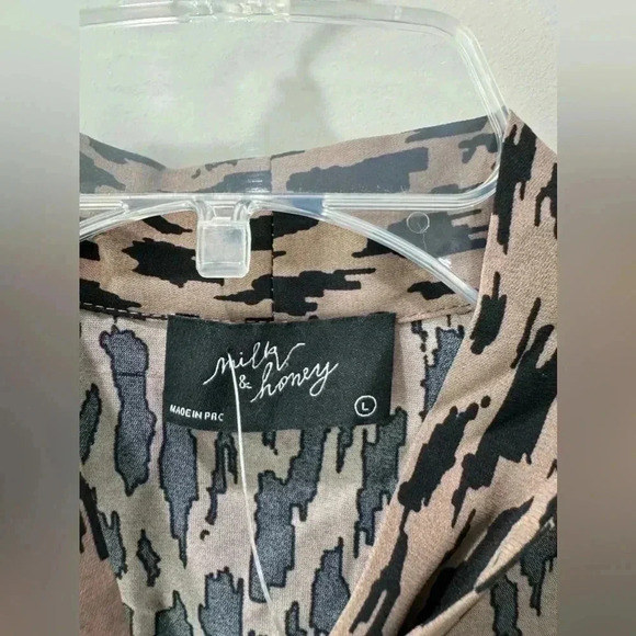 Milk & Honey Black and Tan Print Blouse - Size L - Picture 3 of 12